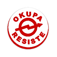 ocupación ilegal Botón de campaña con el texto "OKUPA RESISTE" y un símbolo de flecha dentro de un círculo.