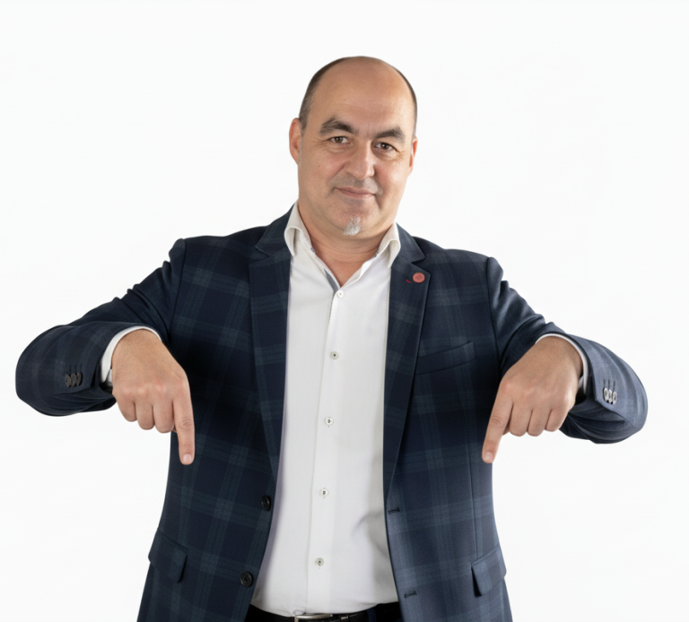 gestor seag Hombre en traje señalando hacia abajo con ambas manos.